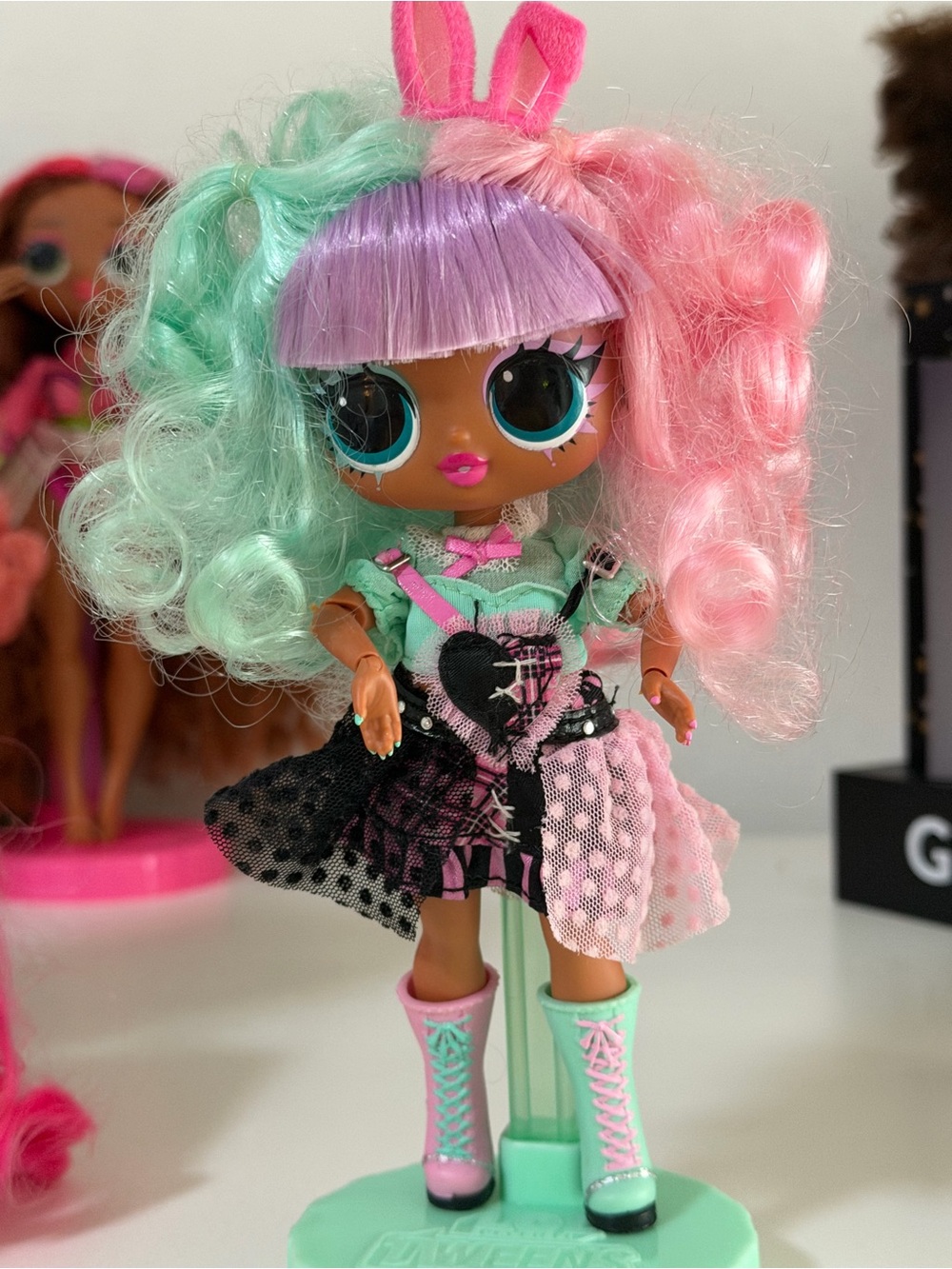 L.O.L. Surprise! Dolls with Pink, Purple, Mint & Blonde Hair - Picture 4 of 7